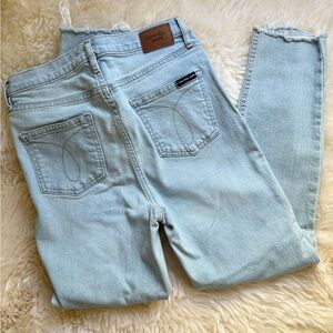 Calvin Klein Light Washed Super High Rise Skinny Jeans Size 28
